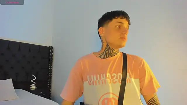 Snapshot of Declan-Fox chatting on November 2025 05:10:02 AM Declan-Fox online show from November 2025 05:10:02 AM