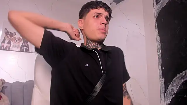 Snapshot of Declan-Fox chatting on November 2025 04:36:02 AM Declan-Fox online show from November 2025 04:36:02 AM