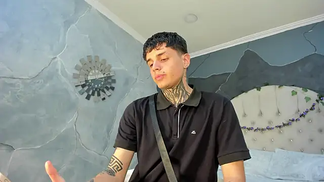 Snapshot of Declan-Fox chatting on November 2025 12:54:01 AM Declan-Fox online show from November 2025 12:54:01 AM