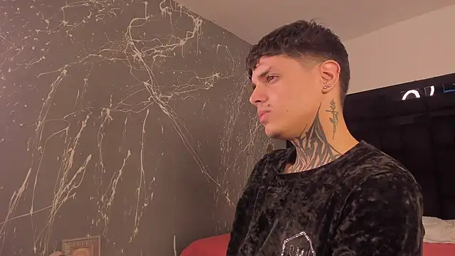 Snapshot of Declan-Fox chatting on November 2025 04:01:01 AM Declan-Fox online show from November 2025 04:01:01 AM