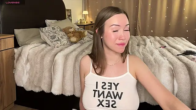 Amelia Ray  online show from May 2026 11:32:01 PM