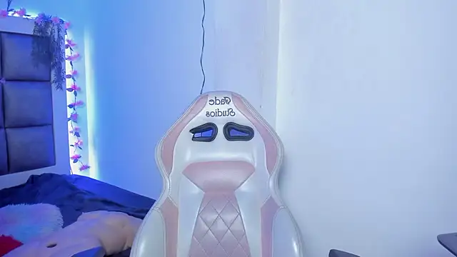 abbiecollins js online show from March 2026 04:24:04 AM