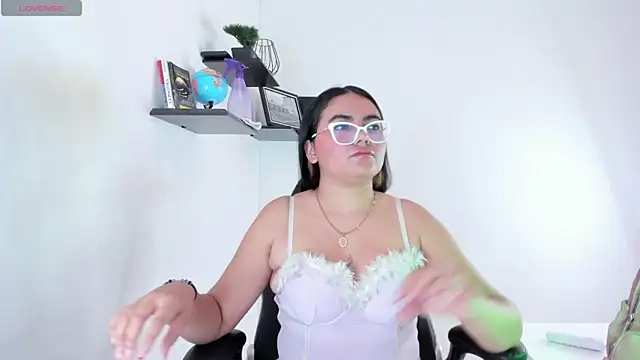 Snapshot of Charlotte_256 chatting on October 2025 12:17:02 PM Charlotte 256 online show from October 2025 12:17:02 PM