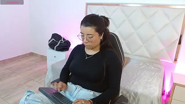 NANAKY TAY online show from October 2025 12:03:02 PM