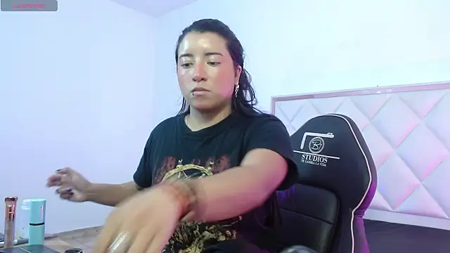 NANAKY TAY online show from October 2025 12:28:02 PM