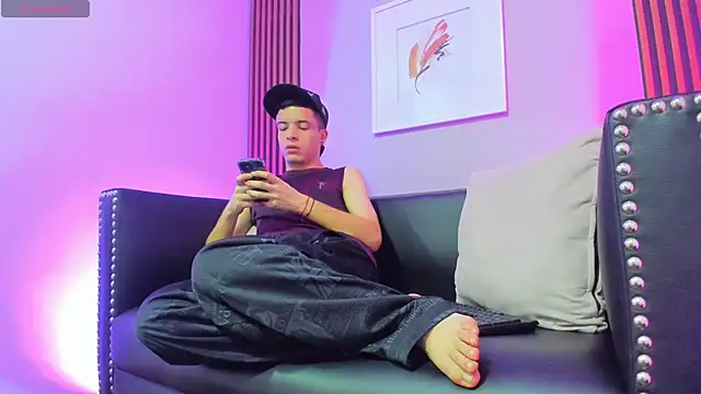 kevinn blue1 online show from November 2025 08:30:01 PM