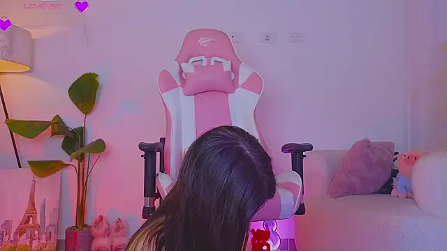 Snapshot of violetssweet chatting on October 2025 01:14:01 AM violetssweet online show from October 2025 01:14:01 AM