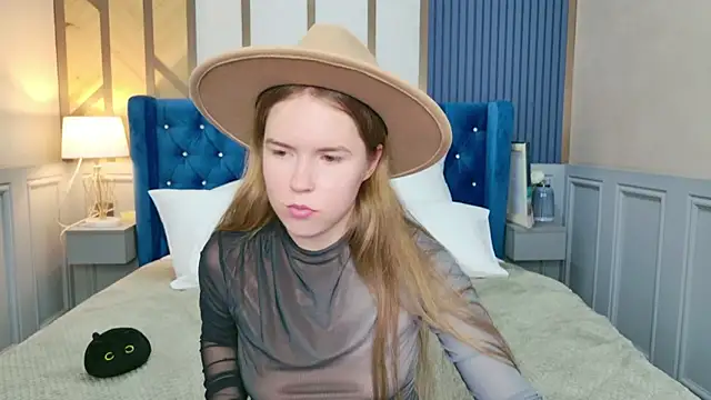 Snapshot of Alida_Brice chatting on November 2025 05:55:02 PM Alida Brice online show from November 2025 05:55:02 PM