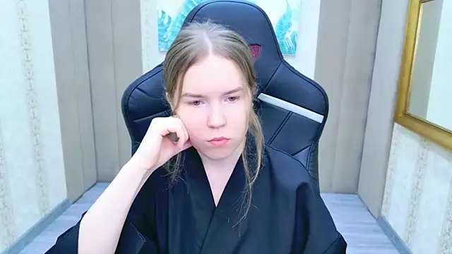 Snapshot of Alida_Brice chatting on December 2025 05:35:02 AM Alida Brice online show from December 2025 05:35:02 AM