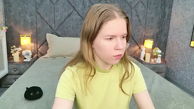 Snapshot of Alida_Brice chatting on April 2026 03:39:01 PM Alida Brice online show from April 2026 03:39:01 PM