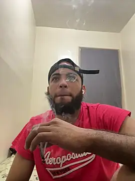 Snapshot of LeoPR00 chatting on October 2025 01:14:01 AM LeoPR00 online show from October 2025 01:14:01 AM