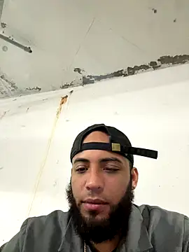 Snapshot of LeoPR00 chatting on October 2025 09:02:01 PM LeoPR00 online show from October 2025 09:02:01 PM