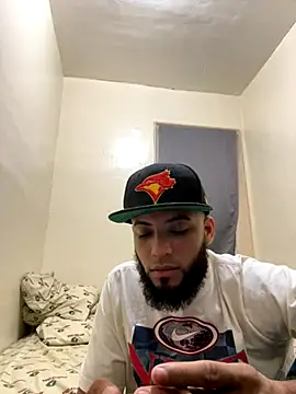 Snapshot of LeoPR00 chatting on November 2025 05:24:01 AM LeoPR00 online show from November 2025 05:24:01 AM