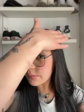 Damian and Jennifer online show from September 2025 08:23:01 PM