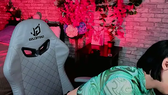 AdeliceLenoir online show from October 2025 01:45:02 PM