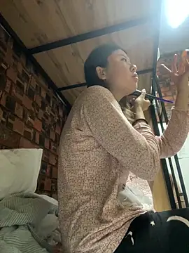 Snapshot of LAURA_LLL chatting on November 2025 12:51:02 PM LAURA LLL online show from November 2025 12:51:02 PM