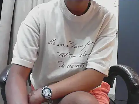 short girl  online show from September 2025 04:45:01 PM