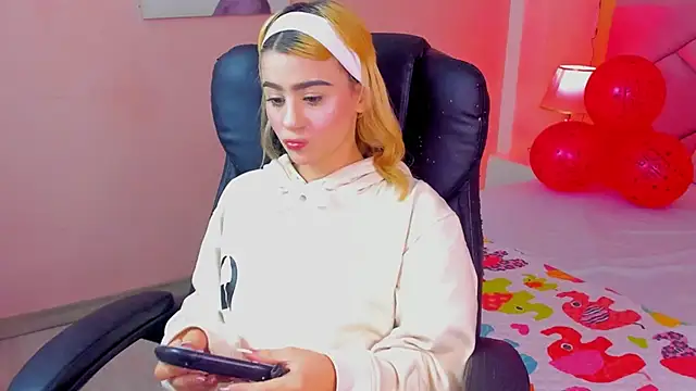 ChloeLaurentt online show from February 2026 02:37:02 PM