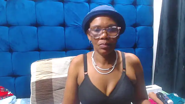 Snapshot of SexyBeverly_ chatting on October 2025 06:08:02 PM SexyBeverly online show from October 2025 06:08:02 PM