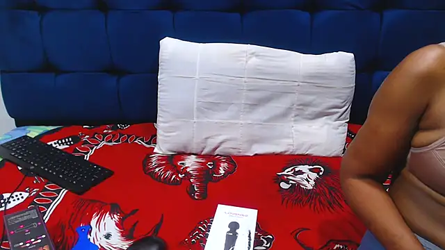 Snapshot of SexyBeverly_ chatting on October 2025 08:24:02 AM SexyBeverly online show from October 2025 08:24:02 AM