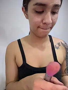 Snapshot of Isabella-Teen chatting on October 2025 02:01:02 AM Isabella-Teen online show from October 2025 02:01:02 AM