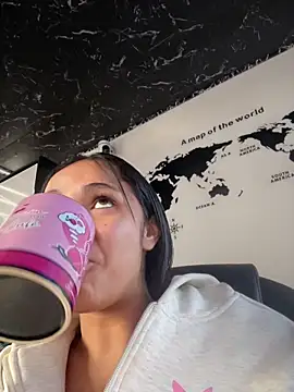 Isabella-Teen online show from May 2026 01:17:02 PM