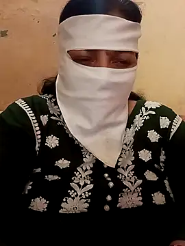 Snapshot of Love-890 chatting on October 2025 04:14:01 AM Love-890 online show from October 2025 04:14:01 AM