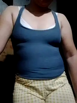 Snapshot of sweet_bella16 chatting on October 2025 03:53:01 PM sweet bella16 online show from October 2025 03:53:01 PM