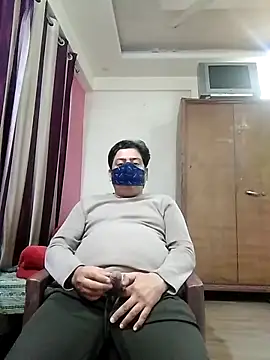 Love40777 online show from December 2025 06:01:02 PM