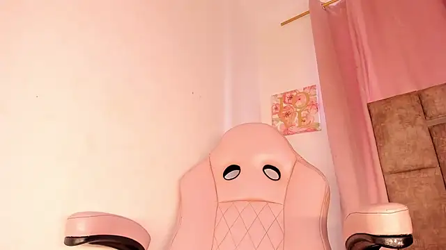 Mia royal online show from December 2025 08:48:01 PM