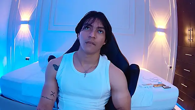 Snapshot of toji_luxxer chatting on September 2025 01:02:01 PM toji luxxer online show from September 2025 01:02:01 PM