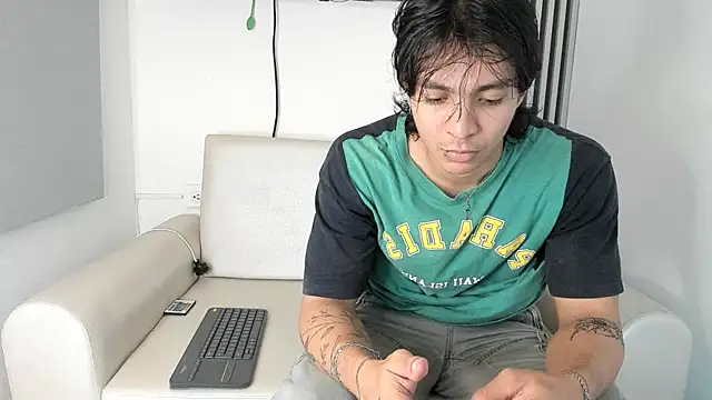 Snapshot of toji_luxxer chatting on October 2025 02:23:01 AM toji luxxer online show from October 2025 02:23:01 AM