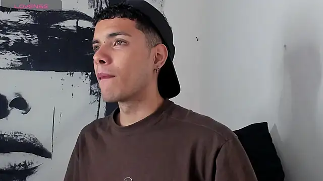 Avaggi online show from October 2025 09:24:01 PM