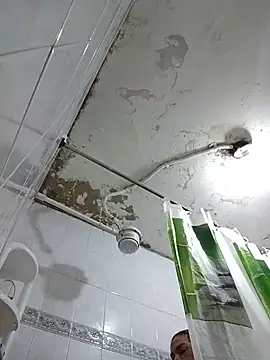 LaraStons online show from April 2026 12:00:02 PM