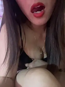 Snapshot of Moon_pusy chatting on April 2026 01:53:01 PM Moon pusy online show from April 2026 01:53:01 PM