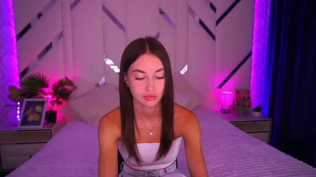 Snapshot of CherryyLulu chatting on September 2025 06:48:02 AM CherryyLulu online show from September 2025 06:48:02 AM