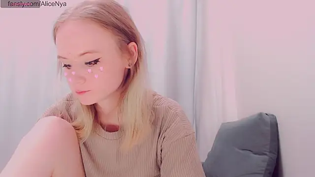 Snapshot of AliceNya_cute chatting on December 2025 04:28:02 AM AliceNya cute online show from December 2025 04:28:02 AM