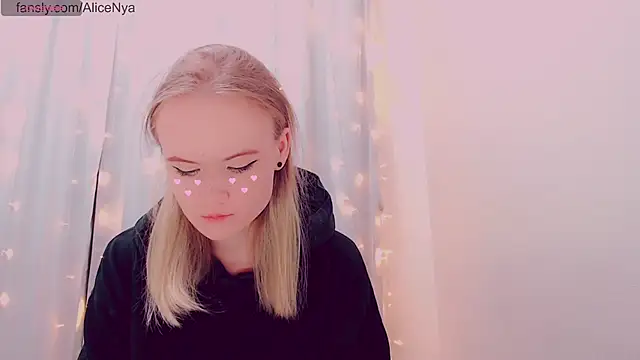 Snapshot of AliceNya_cute chatting on January 2026 05:56:01 AM AliceNya cute online show from January 2026 05:56:01 AM