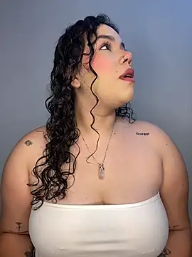 krisstenSantos online show from November 2025 12:05:02 PM