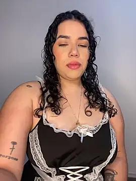 krisstenSantos online show from November 2025 12:20:01 PM