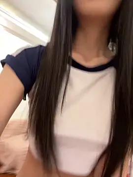 qiqi x online show from May 2026 01:49:01 PM