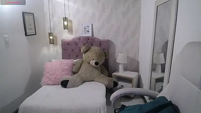 alllyson  online show from February 2026 07:40:01 PM