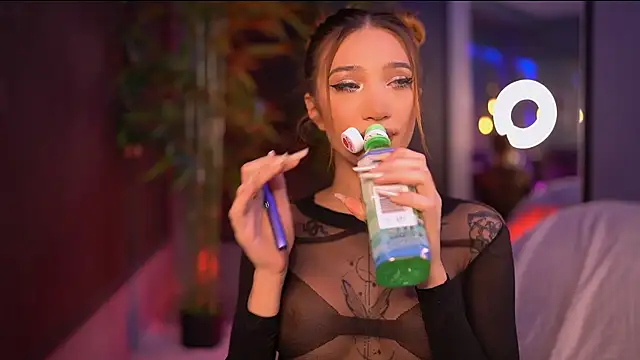 Snapshot of SiennaJayden chatting on November 2025 07:14:01 PM SiennaJayden online show from November 2025 07:14:01 PM