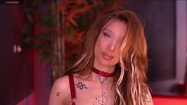 Snapshot of SiennaJayden chatting on December 2025 06:48:01 PM SiennaJayden online show from December 2025 06:48:01 PM