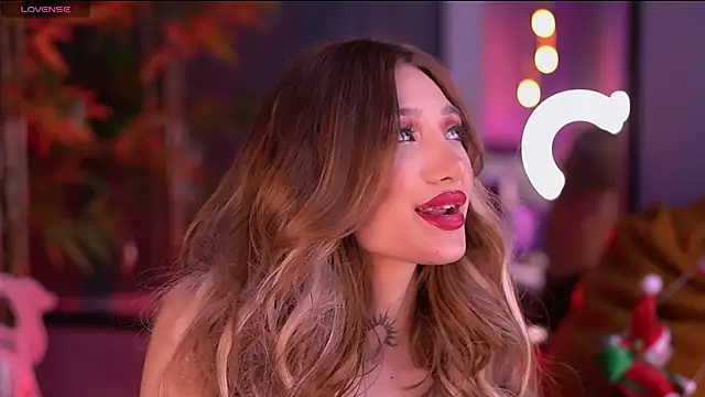 Snapshot of SiennaJayden chatting on December 2025 06:59:01 PM SiennaJayden online show from December 2025 06:59:01 PM