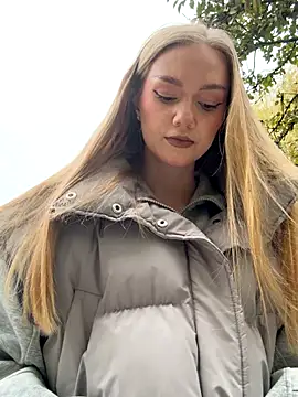 MilaMoone online show from November 2025 12:37:02 PM