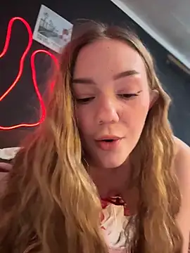 MilaMoone online show from April 2026 01:41:01 PM