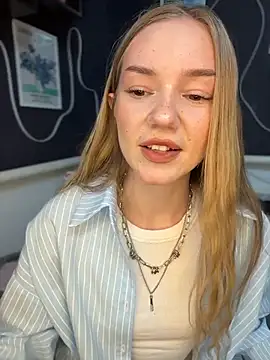 MilaMoone online show from May 2026 11:31:02 AM
