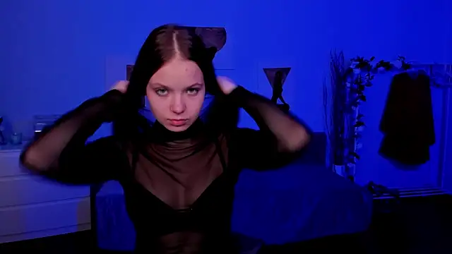 BetsyKiss online show from November 2025 05:04:01 PM