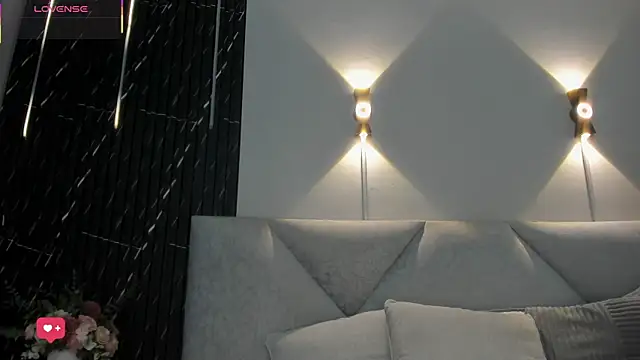 Naomi Rousse online show from June 2026 01:23:01 PM